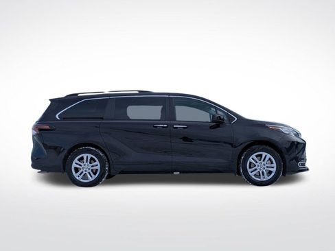 Used 2023 Toyota Sienna XLE w/ XLE Plus Package image 9