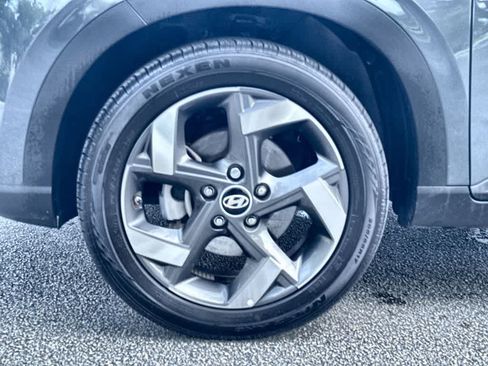 Used 2025 Hyundai Venue SEL FWD image 11