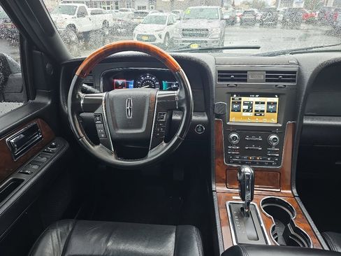 Used 2016 Lincoln Navigator L Select image 25
