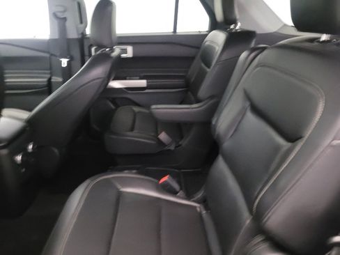 Used 2021 Ford Explorer XLT w/ Equipment Group 202A AWD/4WD image 18