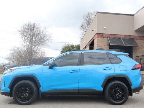 Used 2019 Toyota RAV4 LE image 10