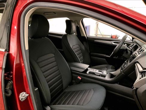 Used 2018 Ford Fusion SE w/ Fusion SE Technology Package FWD image 7