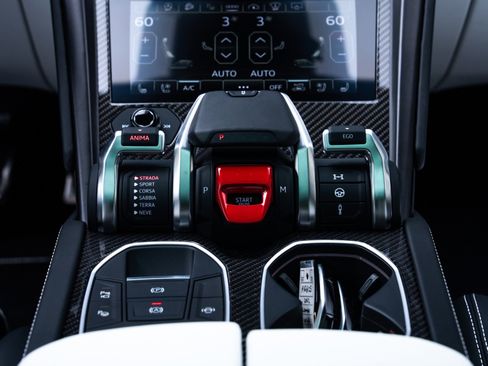 Used 2022 Lamborghini Urus image 33