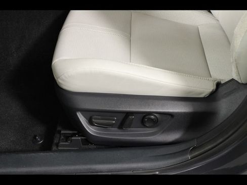 Used 2025 Toyota Camry XLE w/ Premium Plus Package AWD/4WD image 19