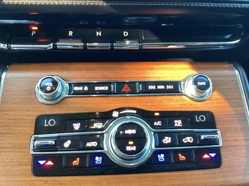 Used 2020 Lincoln Aviator Reserve w/ Equipment Group 202A AWD/4WD image 16