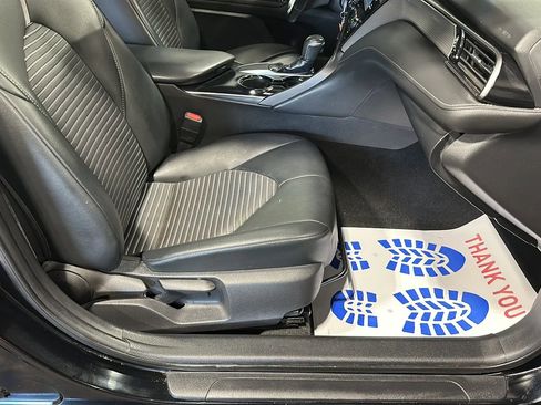 Used 2019 Toyota Camry SE w/ Carpet Mat Package FWD image 16