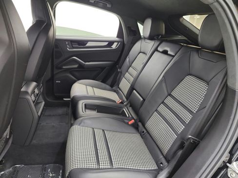 Used 2024 Porsche Cayenne S AWD/4WD image 13