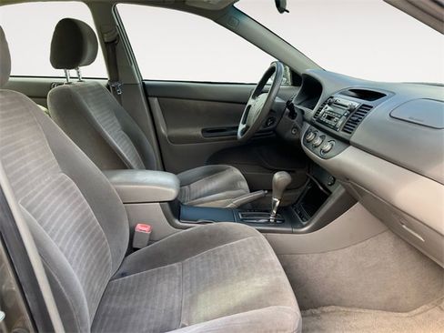 Used 2005 Toyota Camry LE image 14