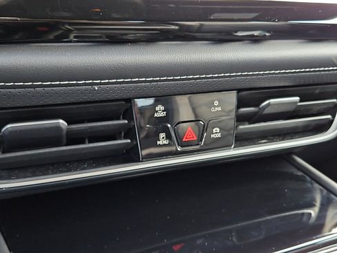 Used 2025 Volkswagen Atlas Cross Sport SE image 15