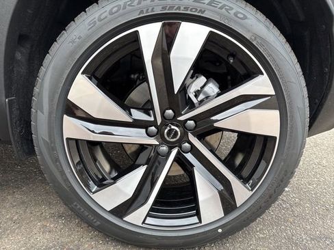 New 2026 Volvo XC40 B5 Plus w/ Protection Package Premier AWD/4WD image 5