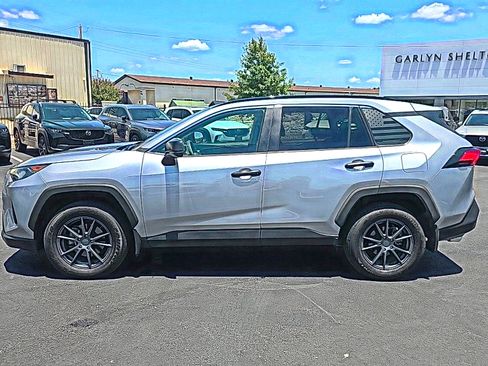Used 2021 Toyota RAV4 LE FWD image 4