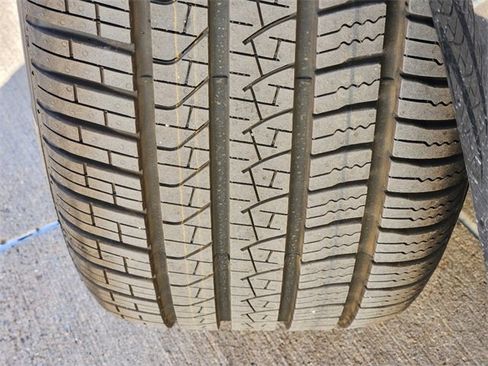 New 2025 Land Rover Range Rover Velar Dynamic SE image 11