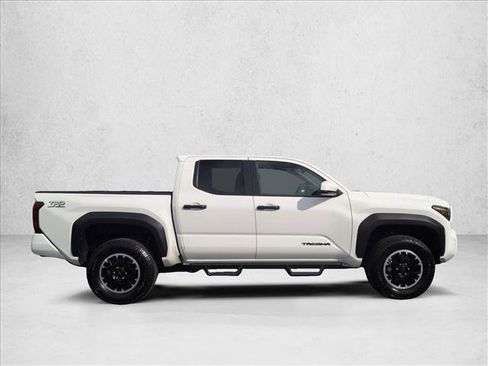 Used 2025 Toyota Tacoma TRD Off-Road image 4