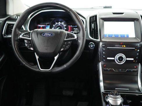 Used 2019 Ford Edge Titanium FWD image 13