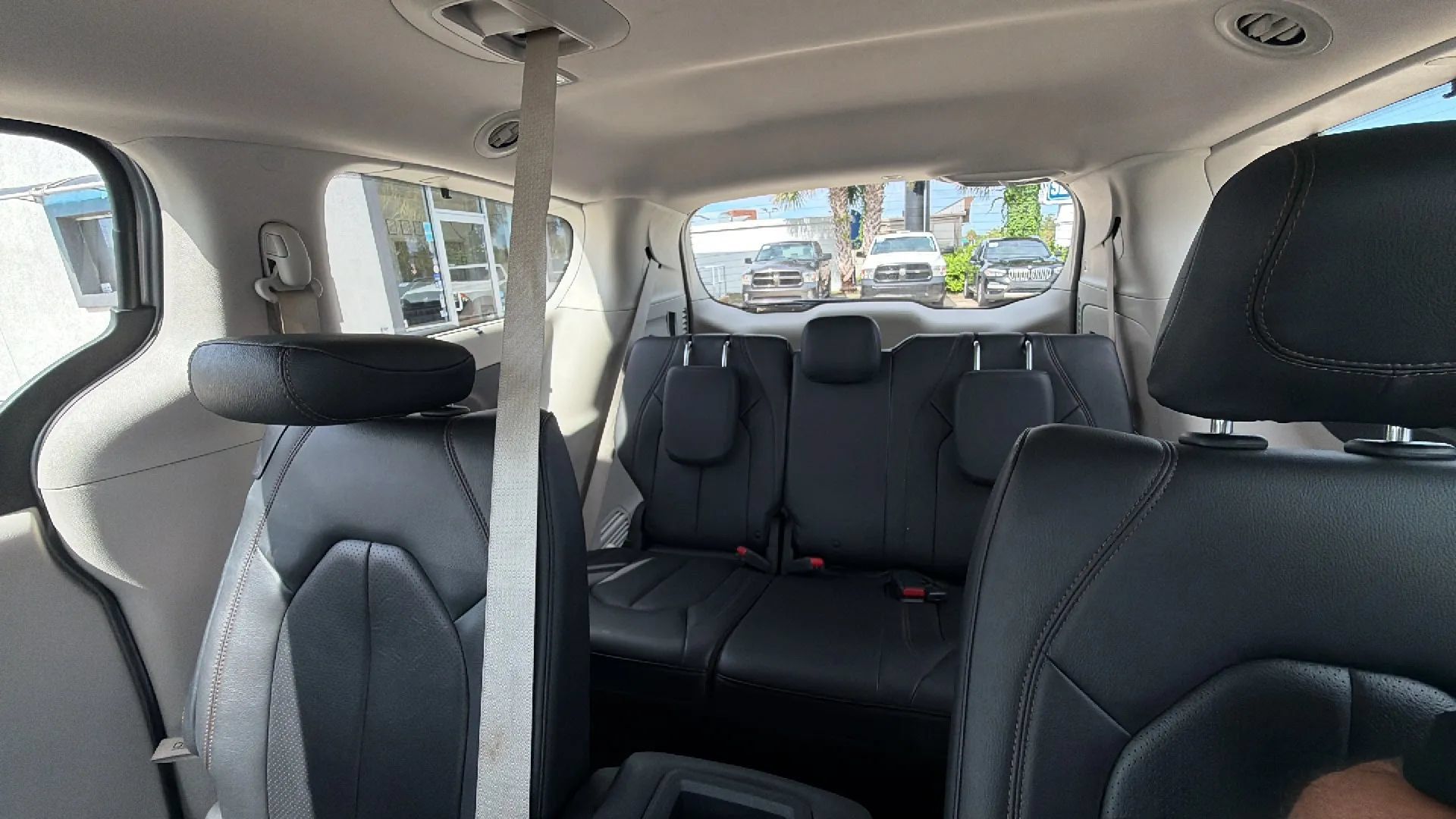 Used 2020 Chrysler Pacifica Touring-L FWD image 18