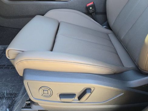 Used 2025 Audi Q5 Premium Plus w/ Premium Plus AWD/4WD image 17