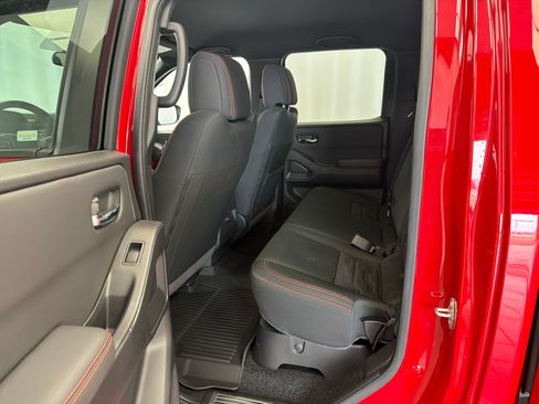 Used 2024 Nissan Frontier PRO-4X w/ Technology Package AWD/4WD image 12