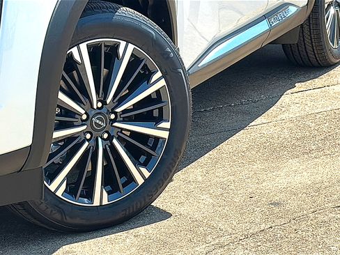New 2026 Nissan Pathfinder Platinum w/ Accent Package AWD/4WD image 3