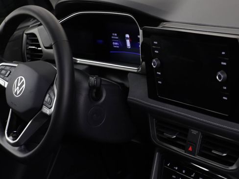 Used 2025 Volkswagen Taos SE image 20