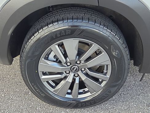 Used 2025 Nissan Pathfinder SV FWD image 7