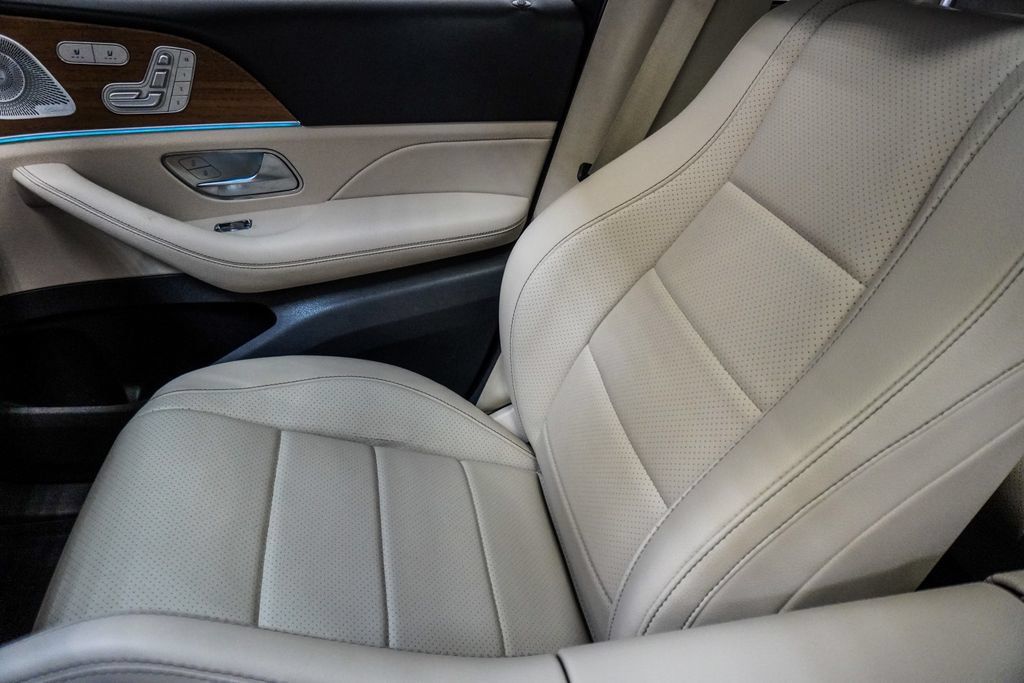 Used 2020 Mercedes-Benz GLS 450 4MATIC image 25