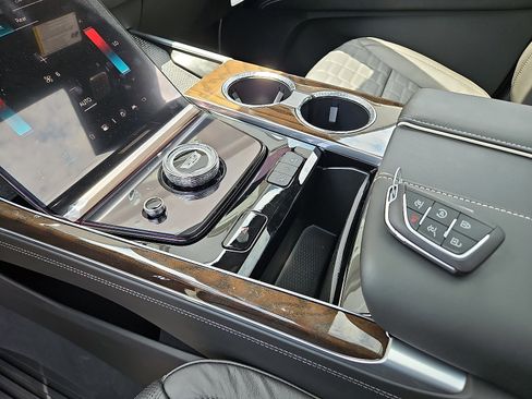 New 2025 Cadillac Escalade ESV Sport Platinum w/ LPO, ONYX Package image 23