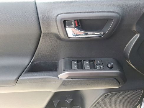 Used 2023 Toyota Tacoma TRD Off-Road image 15