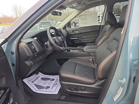 New 2026 Nissan Pathfinder Platinum image 9