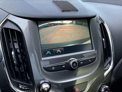 Used 2017 Chevrolet Cruze LT image 25