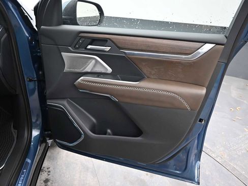 New 2026 GMC Acadia Denali Ultimate w/ LPO, Floor Liner Package AWD/4WD image 20