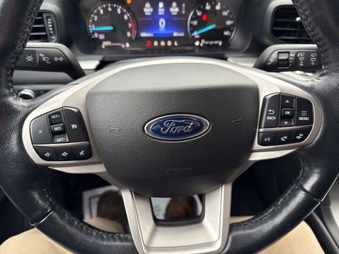 Used 2022 Ford Explorer XLT image 35