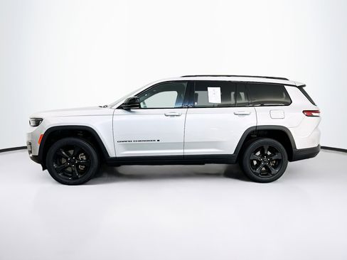 Used 2023 Jeep Grand Cherokee L Laredo image 4