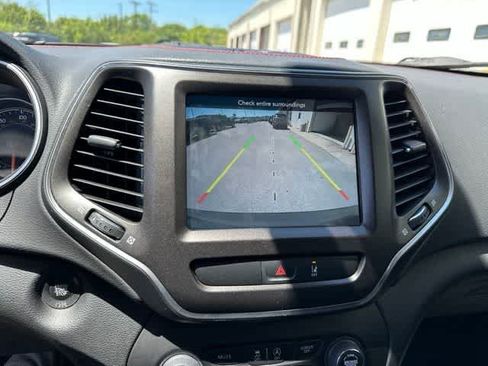 Used 2022 Jeep Cherokee Trailhawk w/ Premium Leather Package AWD/4WD image 9