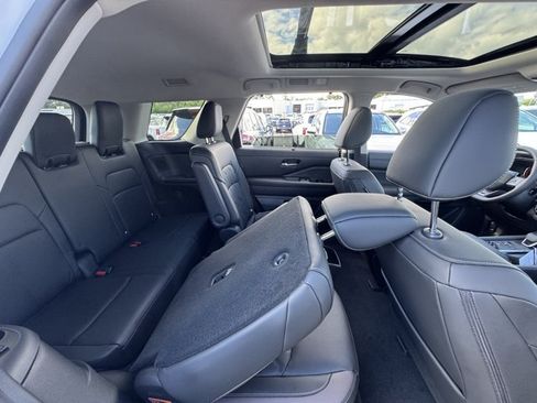 New 2026 Nissan Pathfinder Platinum AWD/4WD image 16
