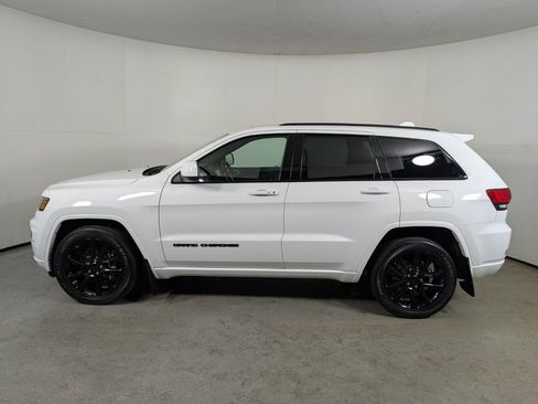 Used 2021 Jeep Grand Cherokee Laredo X image 4