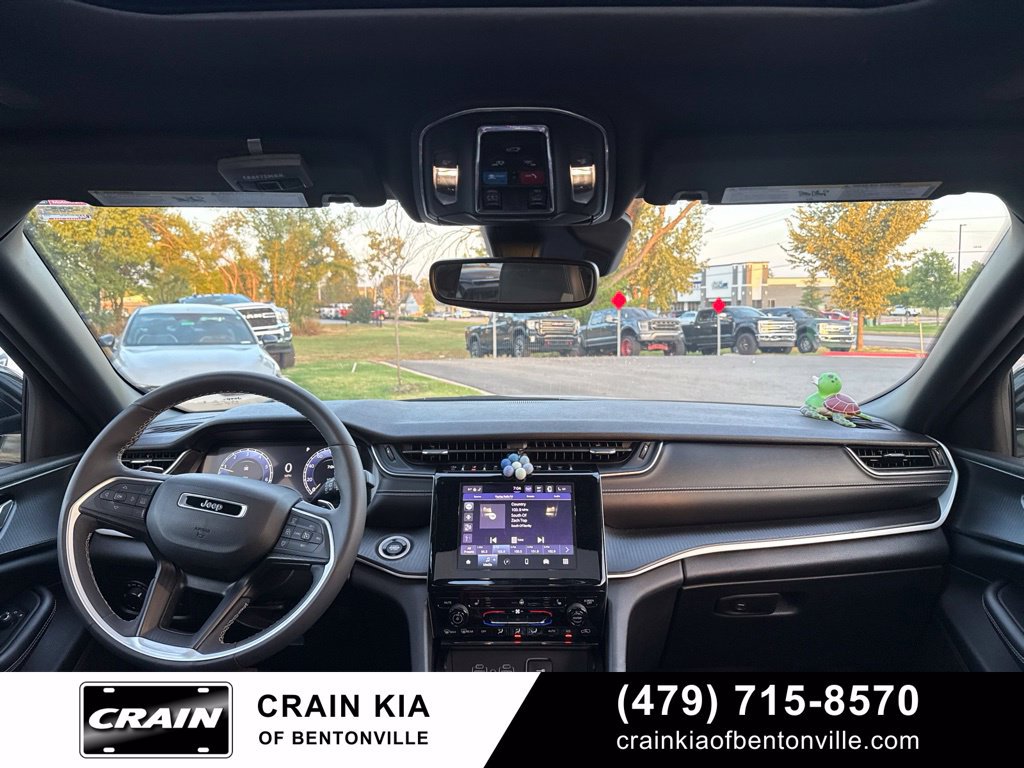 Used 2024 Jeep Grand Cherokee L Altitude AWD/4WD image 15
