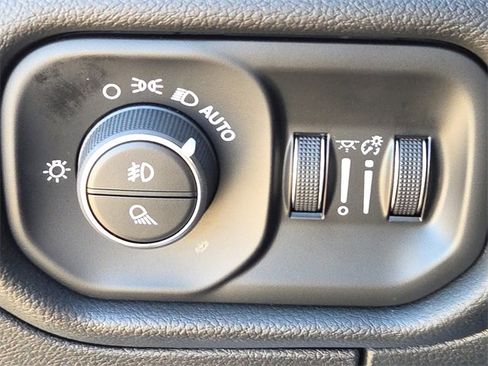 Used 2025 RAM 1500 Laramie image 27