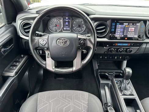 Used 2017 Toyota Tacoma TRD Off-Road image 20