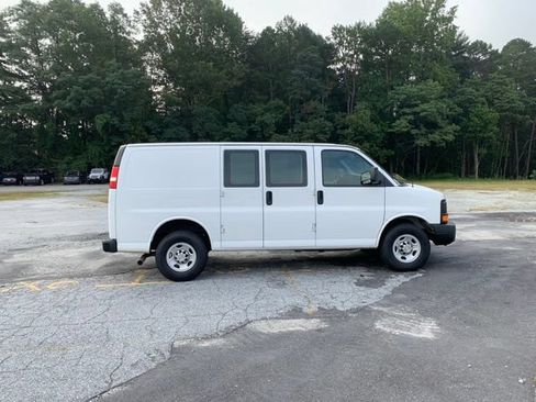 Used 2011 Chevrolet Express 2500 RWD image 11
