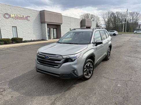 Used 2025 Subaru Forester Premium AWD/4WD image 2