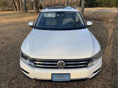 Used 2019 Volkswagen Tiguan SE w/ Panoramic Sunroof Package image 3