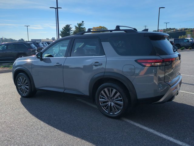 Used 2024 Nissan Pathfinder SL w/ SL Premium Package AWD/4WD image 6