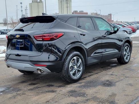 Used 2025 Chevrolet Blazer LT image 2