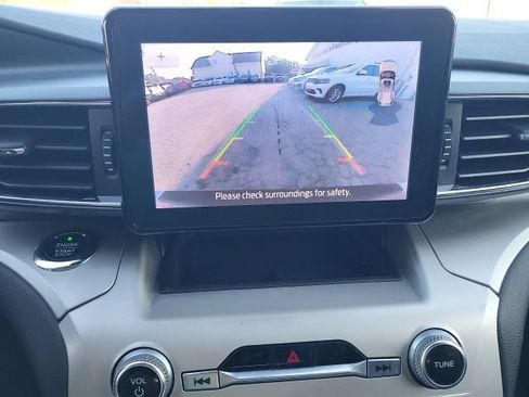 Used 2020 Ford Explorer XLT w/ Equipment Group 202A AWD/4WD image 5