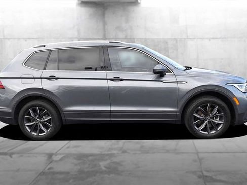 Certified 2023 Volkswagen Tiguan SE w/ Panoramic Sunroof Package FWD image 5