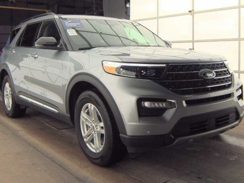 Used 2023 Ford Explorer XLT w/ Equipment Group 202A image 3