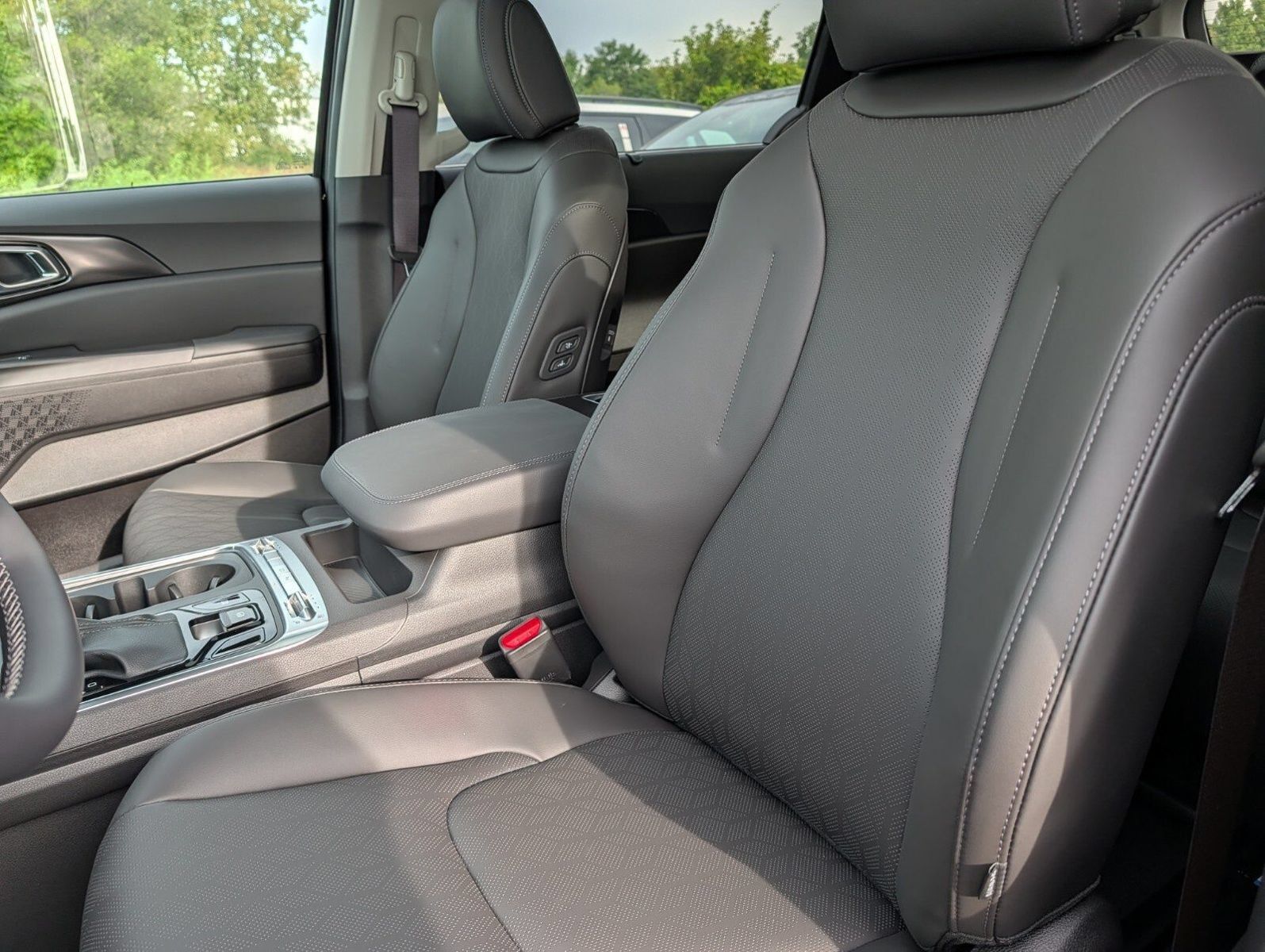 New 2027 Kia Carnival SX w/ Dark Edition Package FWD image 24