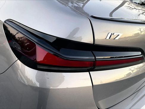 Used 2025 BMW i7 xDrive60 image 27