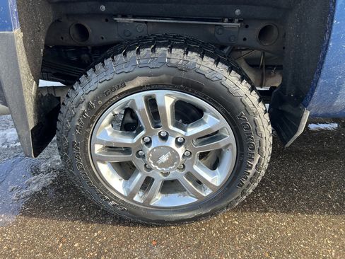 Used 2019 Chevrolet Silverado 2500 High Country w/ Duramax Plus Package image 9