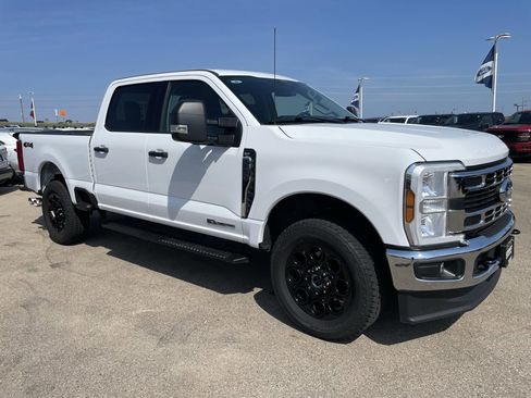 Used 2024 Ford F250 XLT image 2